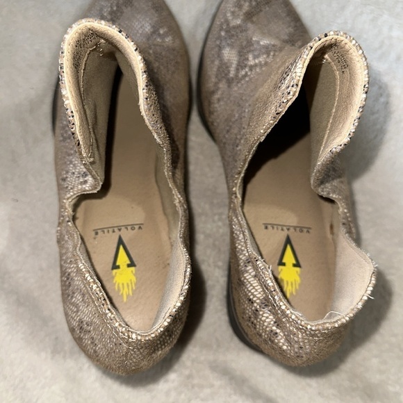 Volatile Chronicle Ankle Booties, Snake Print, Women's Size 10 - Picture 3 of 8